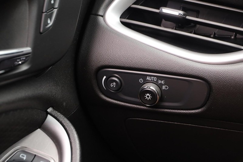 Chevrolet Malibu Vehicle Image 18