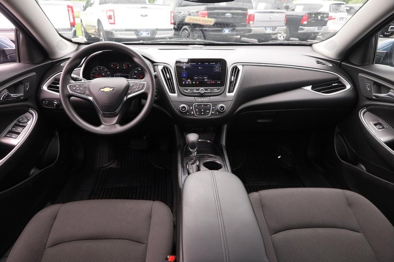 Chevrolet Malibu Vehicle Image 19