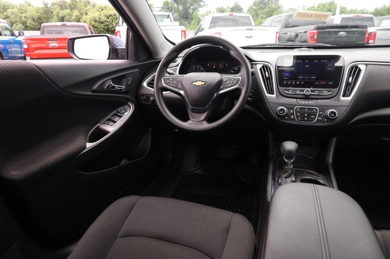 Chevrolet Malibu Vehicle Image 20