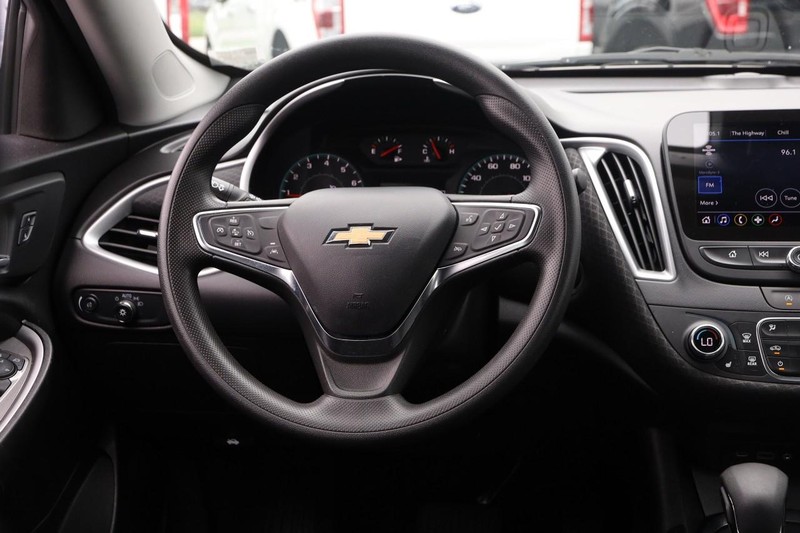 Chevrolet Malibu Vehicle Image 21