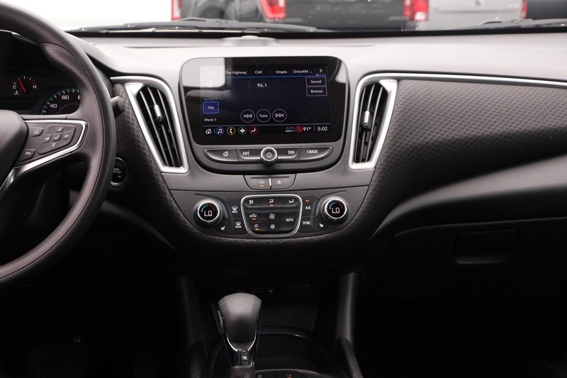 Chevrolet Malibu Vehicle Image 22