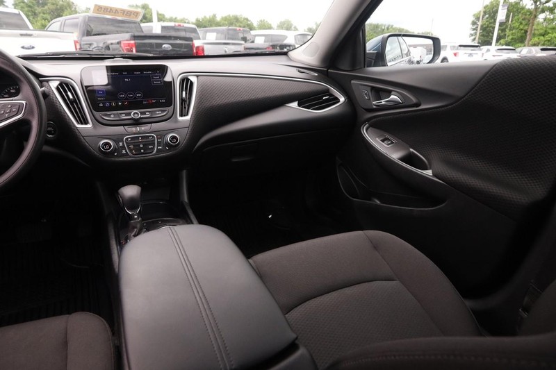 Chevrolet Malibu Vehicle Image 23