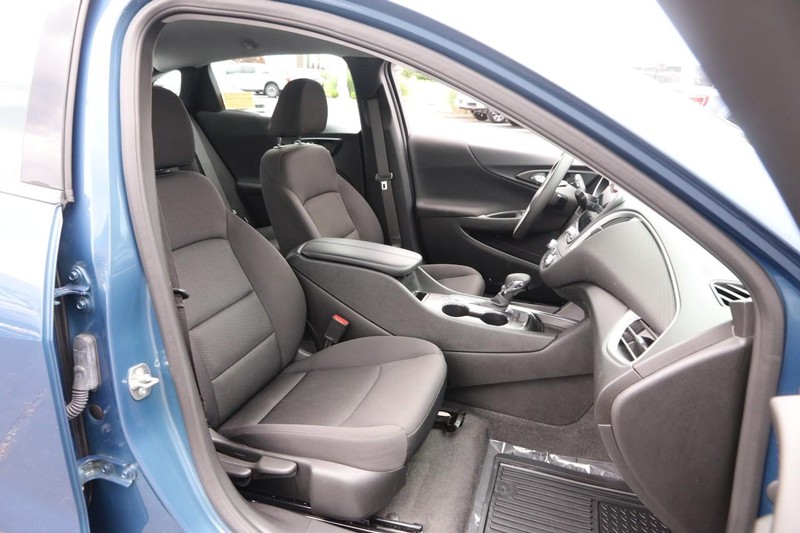 Chevrolet Malibu Vehicle Image 24
