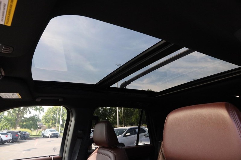 Ford Expedition Vehicle Image 11