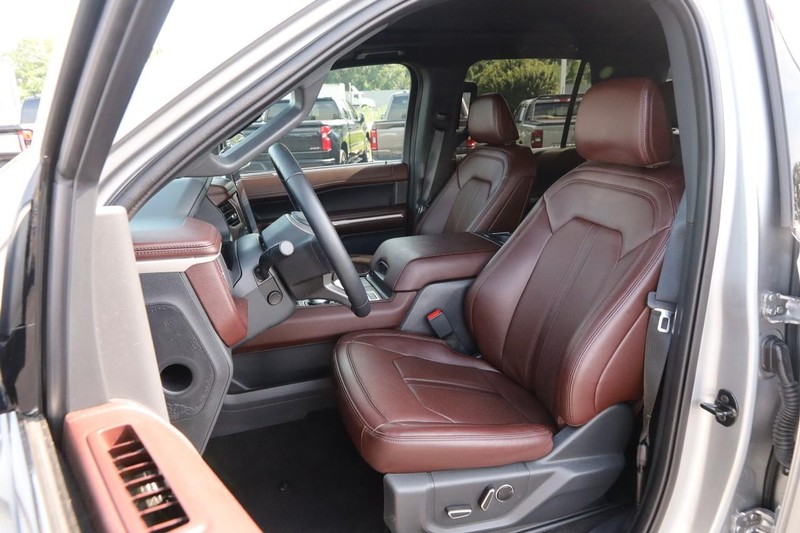 Ford Expedition Vehicle Image 12