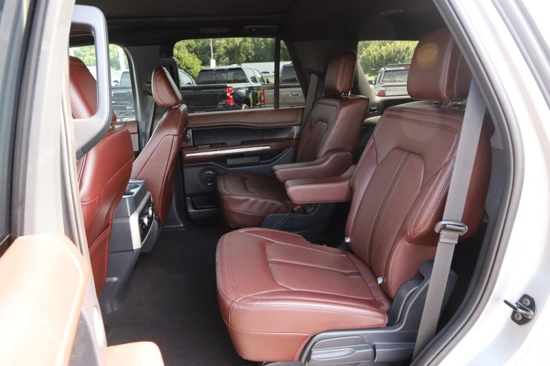 Ford Expedition Vehicle Image 13