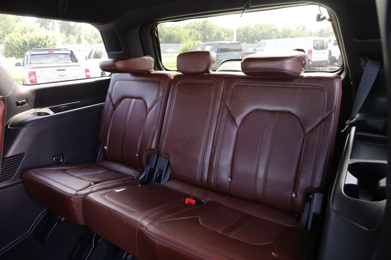 Ford Expedition Vehicle Image 14