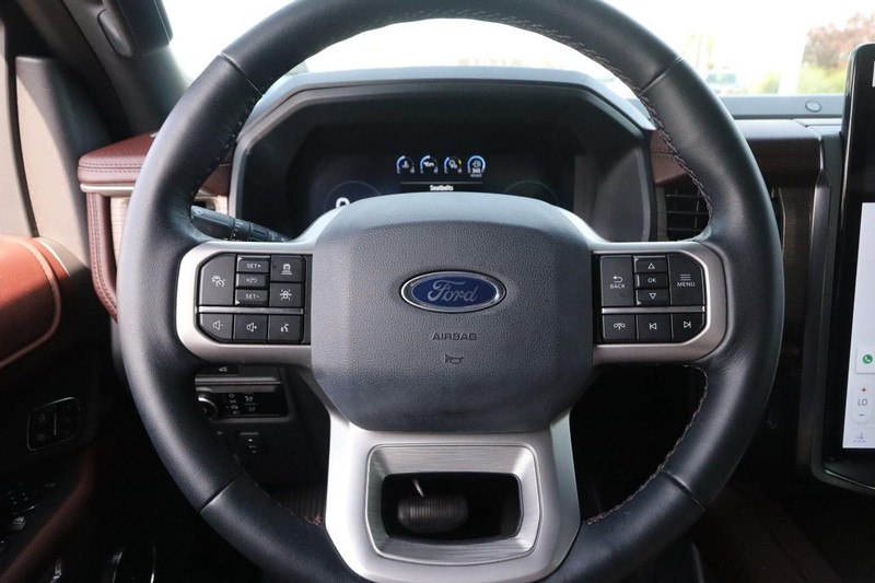 Ford Expedition Vehicle Image 15