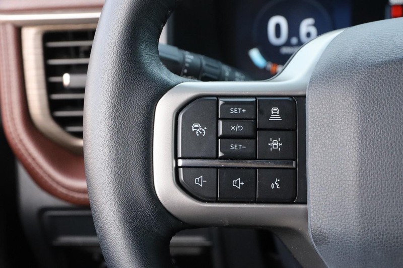 Ford Expedition Vehicle Image 16
