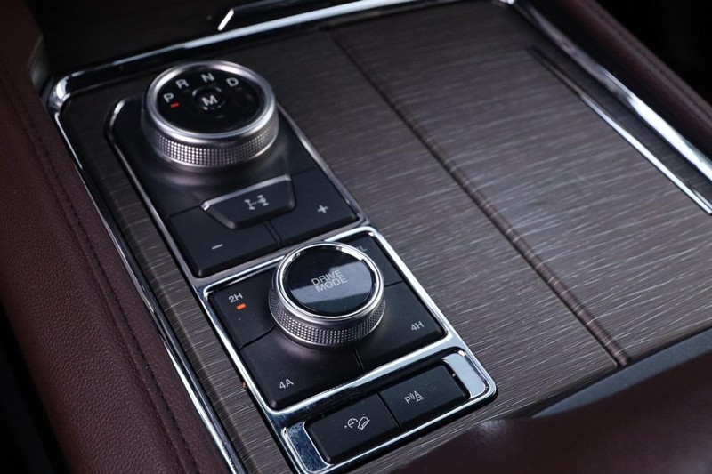 Ford Expedition Vehicle Image 24