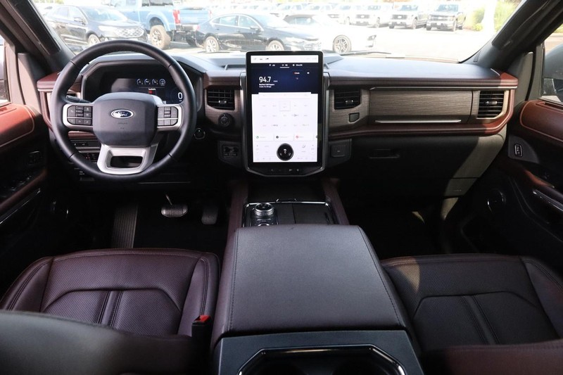 Ford Expedition Vehicle Image 26