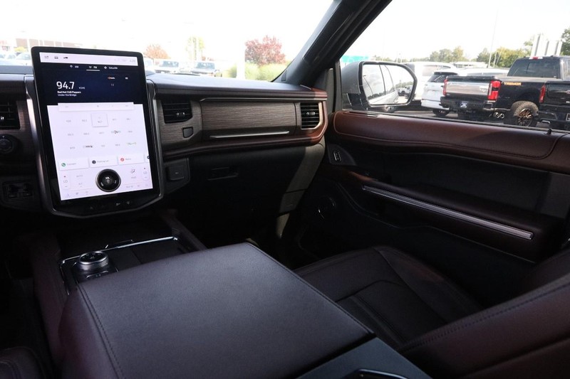 Ford Expedition Vehicle Image 30