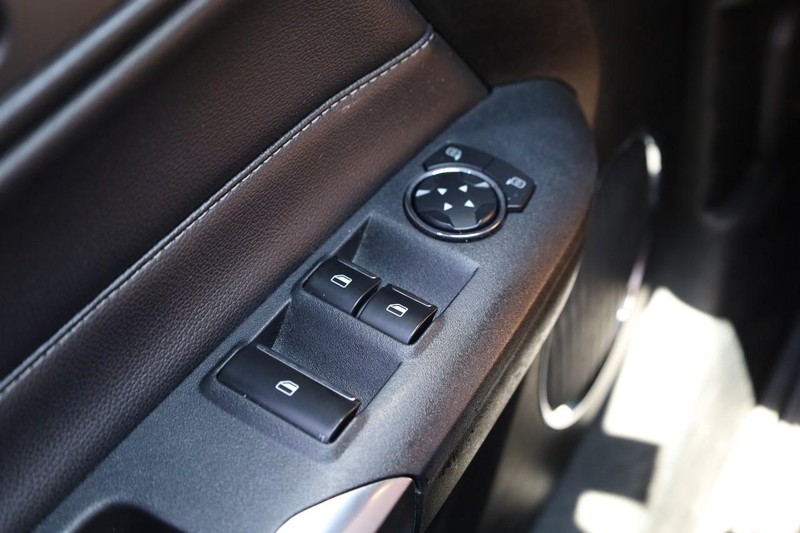 Ford Mustang Vehicle Image 15