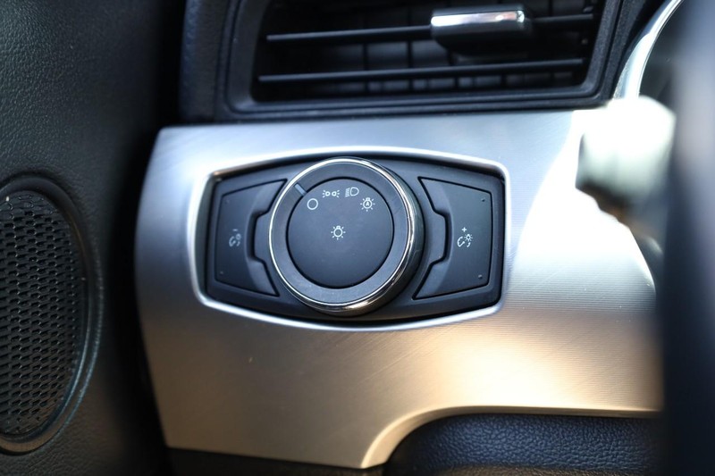 Ford Mustang Vehicle Image 16