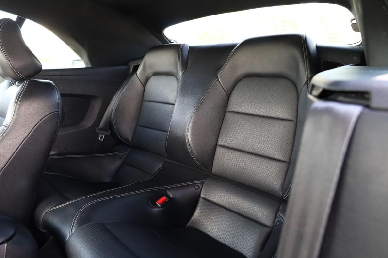 Ford Mustang Vehicle Image 18
