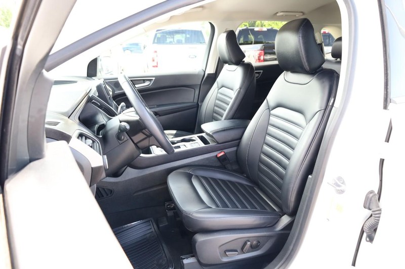 Ford Edge Vehicle Image 11