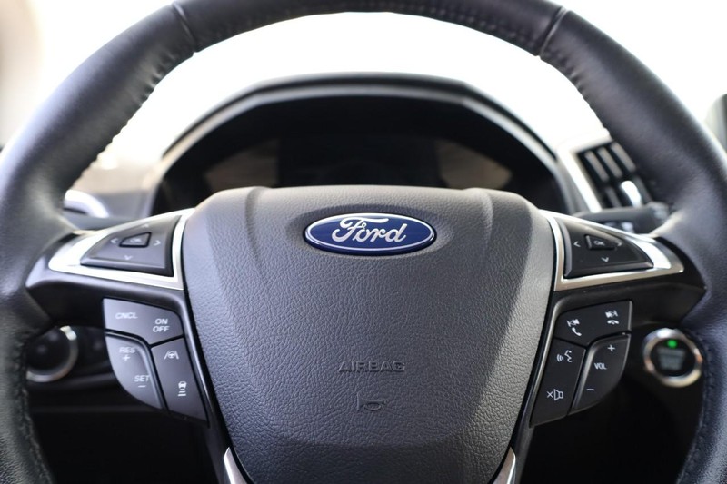 Ford Edge Vehicle Image 12