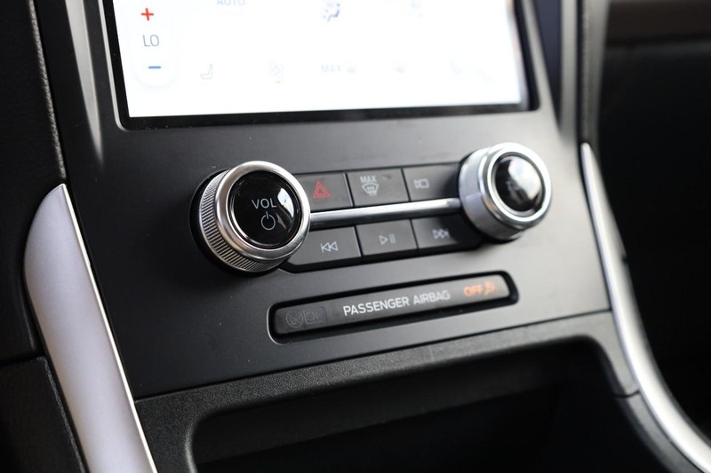 Ford Edge Vehicle Image 16