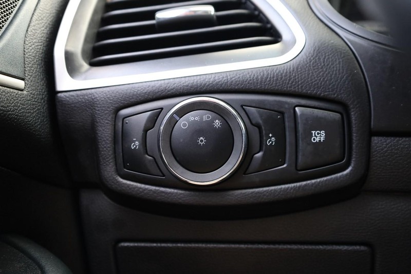 Ford Edge Vehicle Image 21
