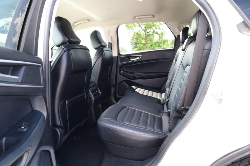Ford Edge Vehicle Image 23