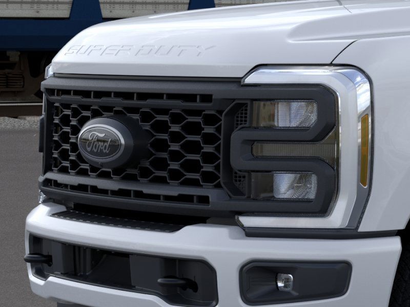 Ford Super Duty F-350 SRW Vehicle Image 17