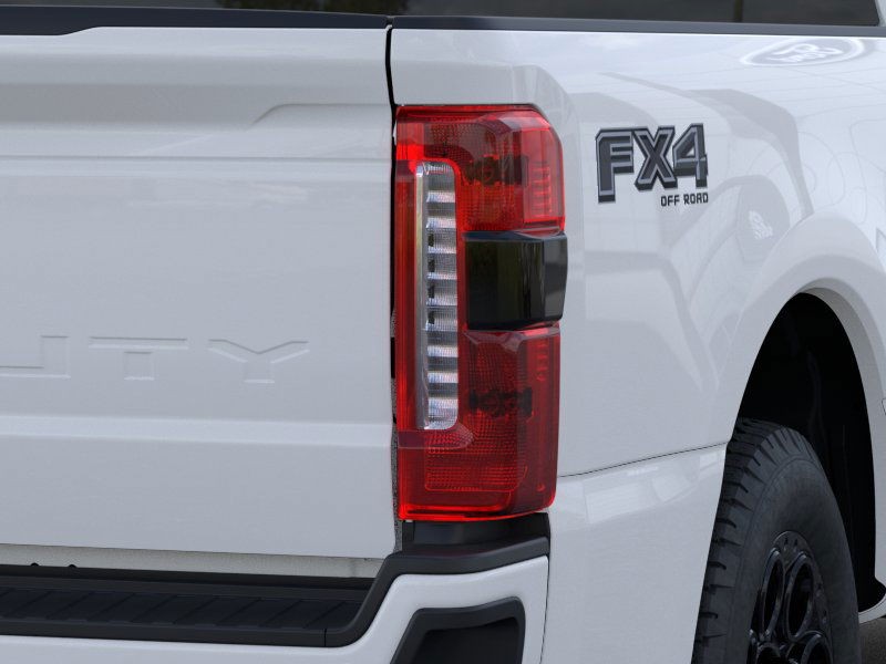Ford Super Duty F-350 SRW Vehicle Image 21