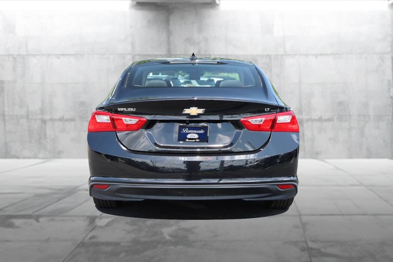 Chevrolet Malibu Vehicle Image 06