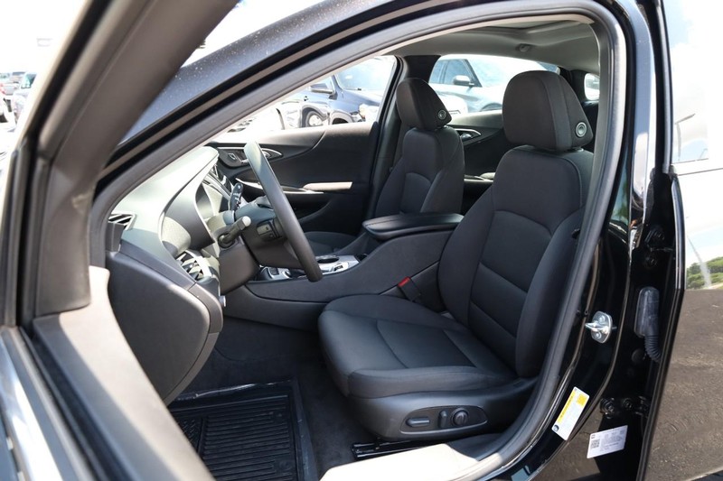 Chevrolet Malibu Vehicle Image 10