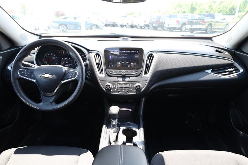 Chevrolet Malibu Vehicle Image 22