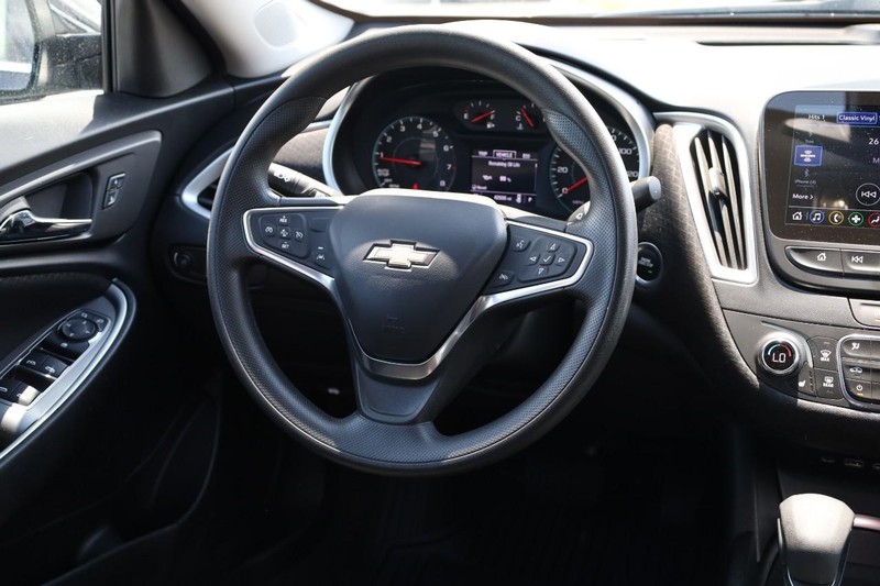 Chevrolet Malibu Vehicle Image 23