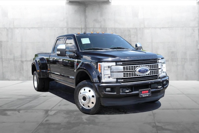 Ford Super Duty F-450 DRW Vehicle Image 02