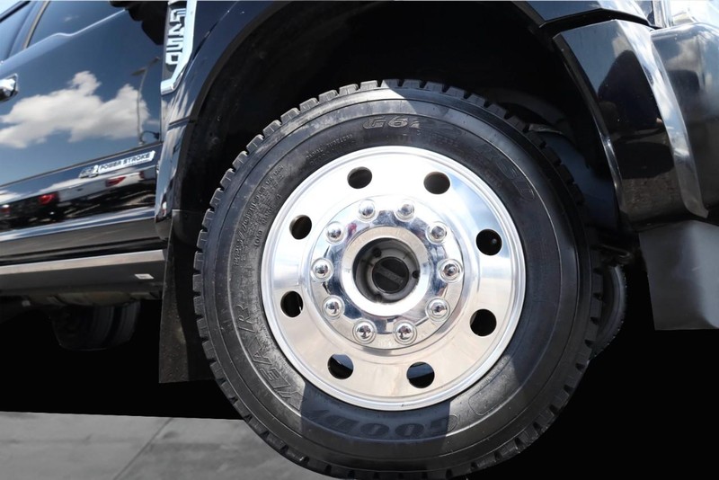 Ford Super Duty F-450 DRW Vehicle Image 03