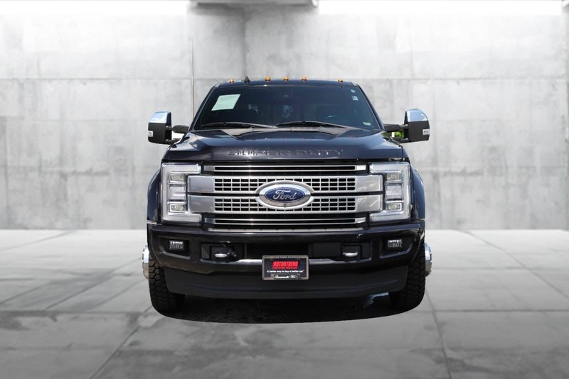Ford Super Duty F-450 DRW Vehicle Image 04