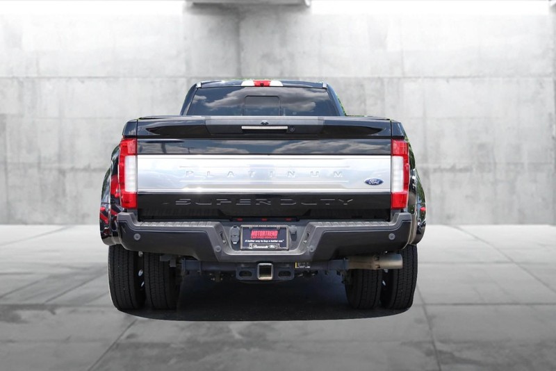 Ford Super Duty F-450 DRW Vehicle Image 06