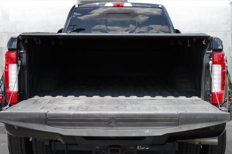 Ford Super Duty F-450 DRW Vehicle Image 07