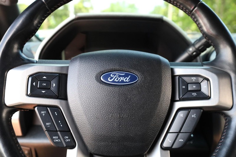 Ford Super Duty F-450 DRW Vehicle Image 11