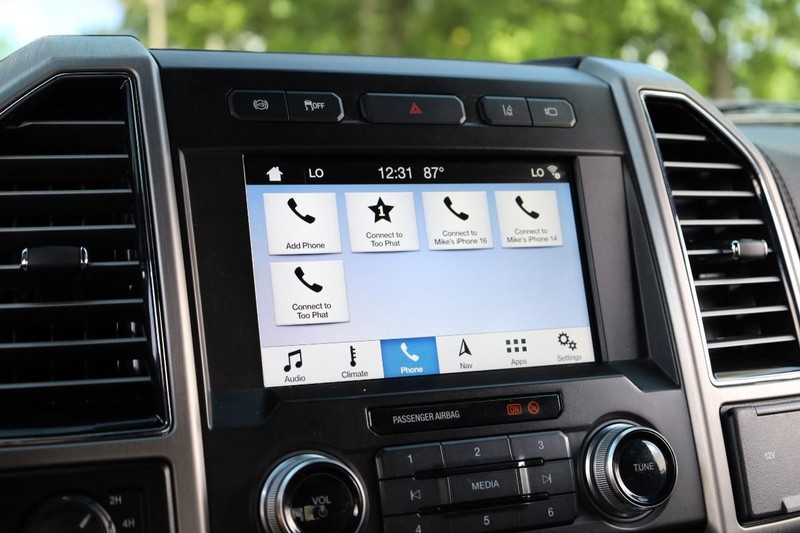 Ford Super Duty F-450 DRW Vehicle Image 13