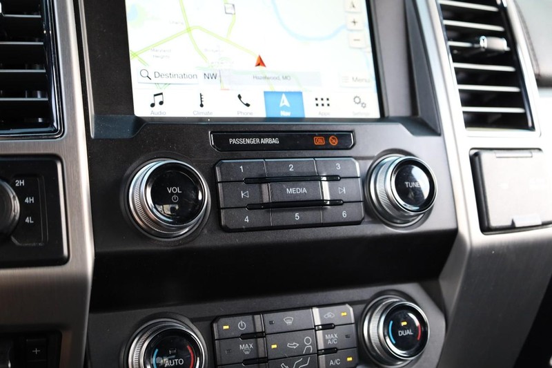 Ford Super Duty F-450 DRW Vehicle Image 16