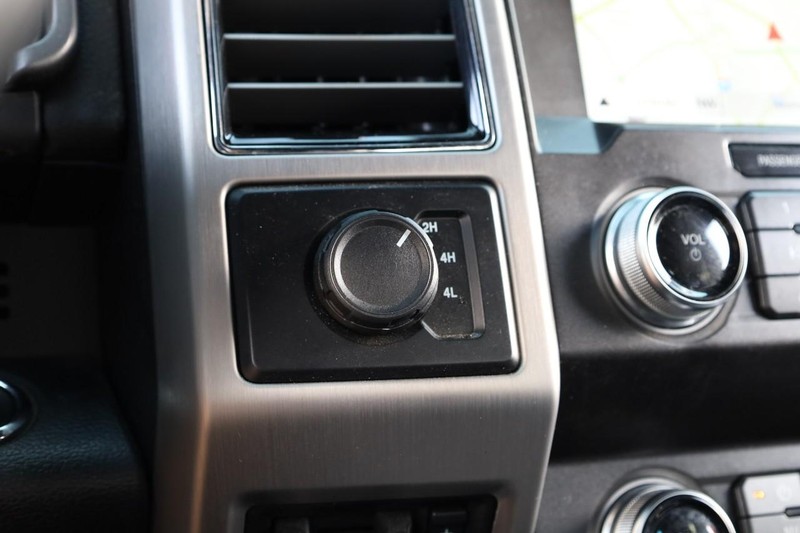 Ford Super Duty F-450 DRW Vehicle Image 18