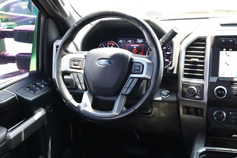 Ford Super Duty F-450 DRW Vehicle Image 26