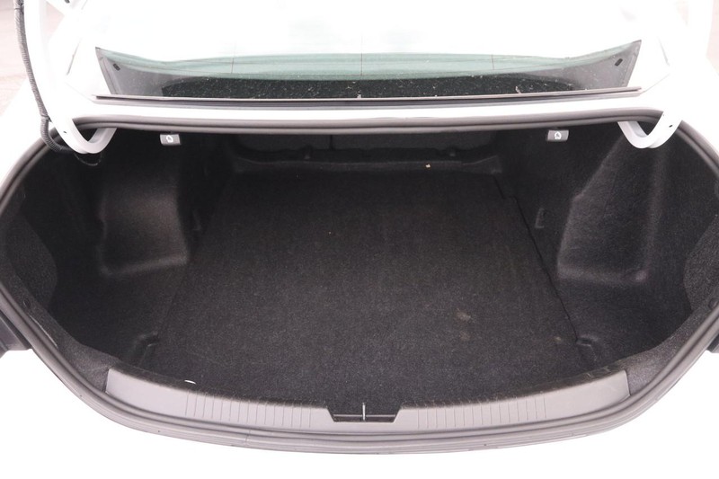 Chevrolet Malibu Vehicle Image 07