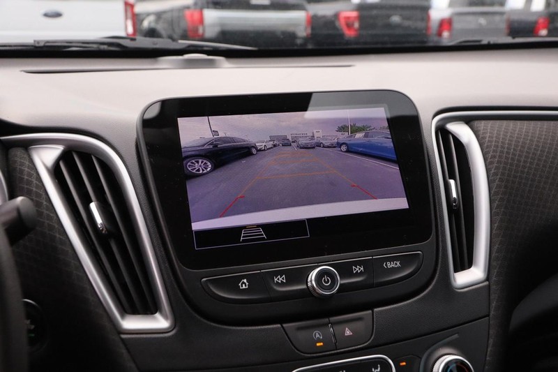Chevrolet Malibu Vehicle Image 16