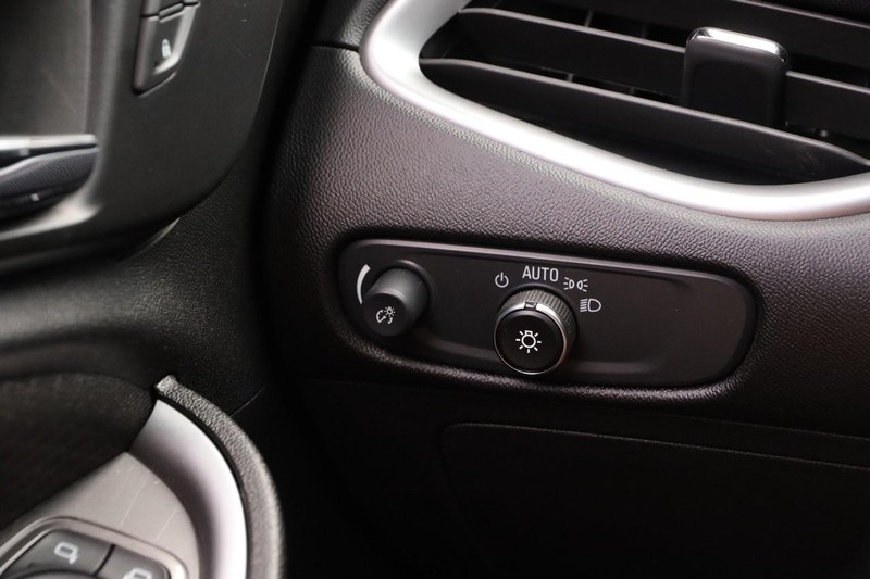 Chevrolet Malibu Vehicle Image 18