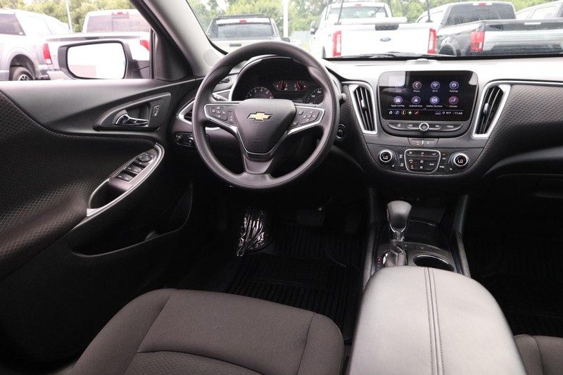 Chevrolet Malibu Vehicle Image 20