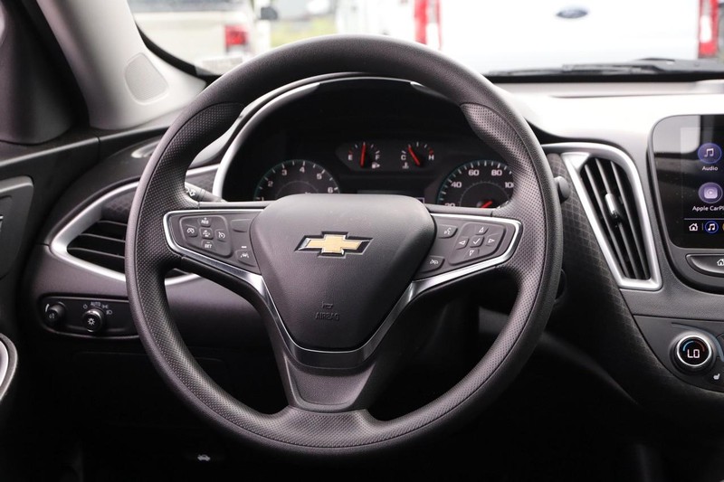 Chevrolet Malibu Vehicle Image 21