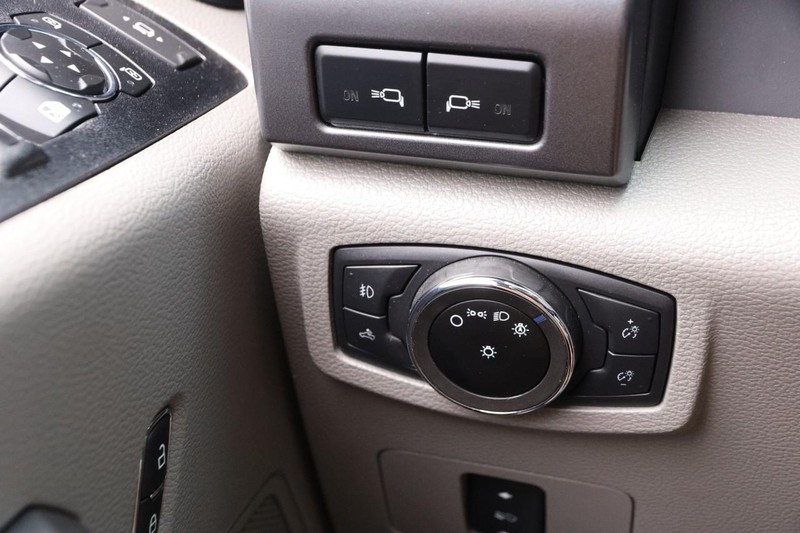 Ford Super Duty F-250 SRW Vehicle Image 18