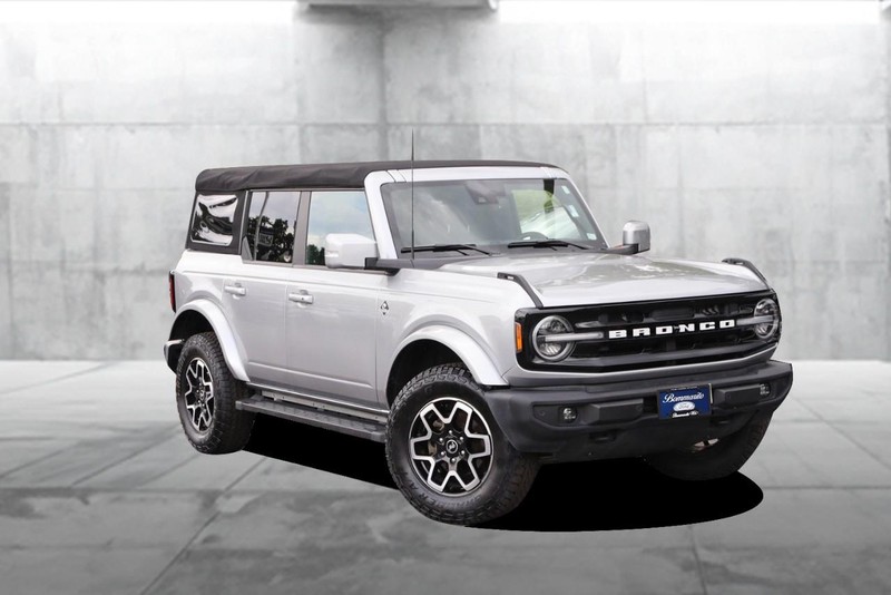 Ford Bronco Vehicle Image 02