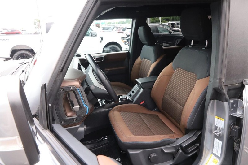 Ford Bronco Vehicle Image 09
