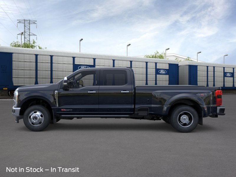 Ford Super Duty F-350 DRW Vehicle Image 03
