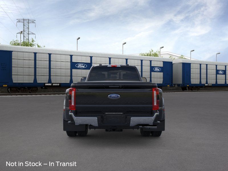 Ford Super Duty F-350 DRW Vehicle Image 05